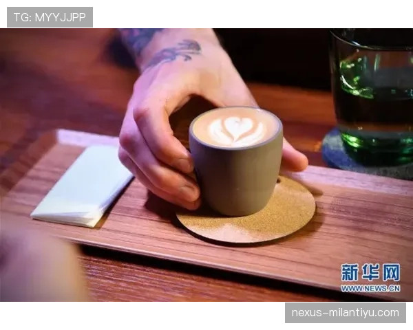 陈艺文随手一杯咖啡都像高定，刷她主页像翻富豪相册，我这月光族情何以堪